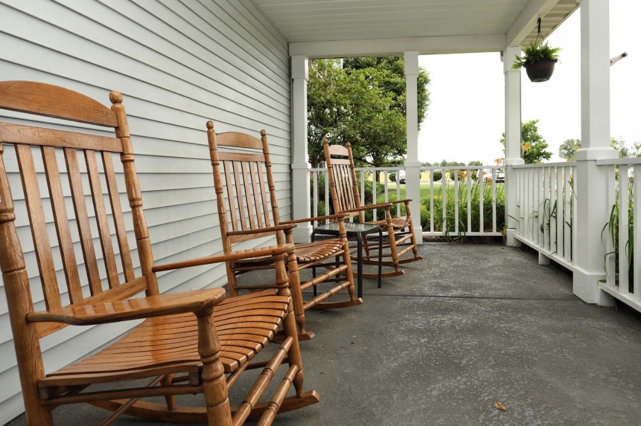 Lancaster Inn & Suites Manheim Exterior foto